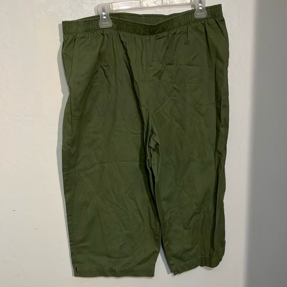 White Stag 16/18 Olive Green Casual capri